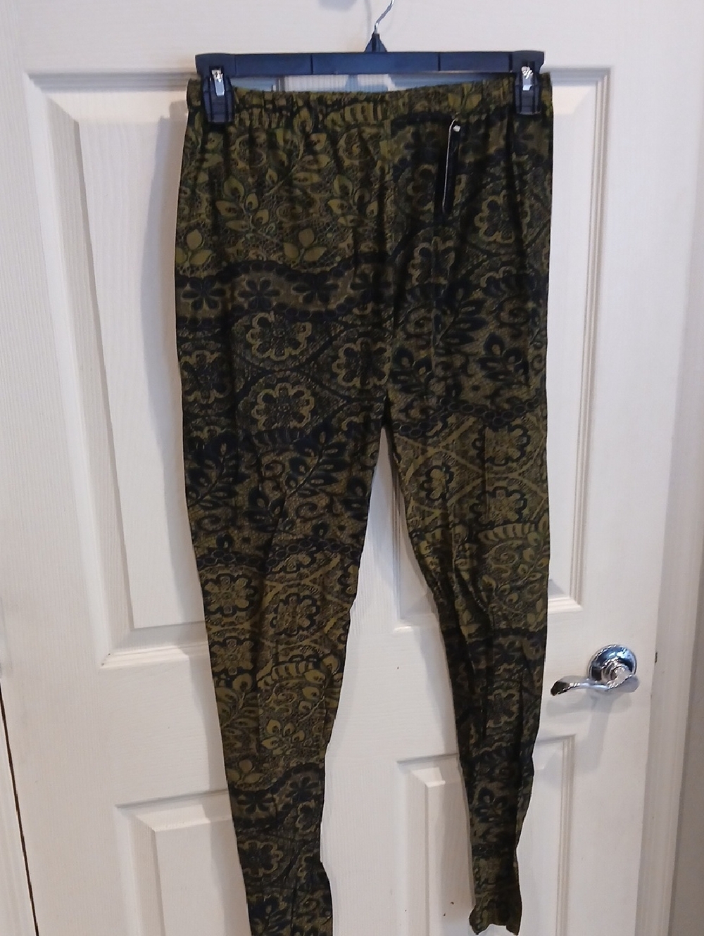 Women's Olive Green Paisley Print Leggings